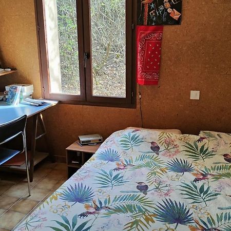 Chambre Dans Villa Le Chaffaut-Saint-Jurson Exterior foto